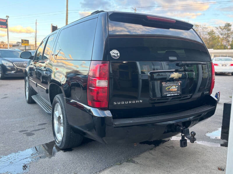 2007 Chevrolet Suburban null photo 12