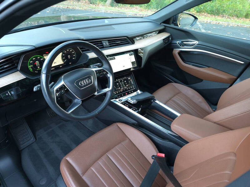 2024 Audi Q8 e-tron quattro Premium Plus