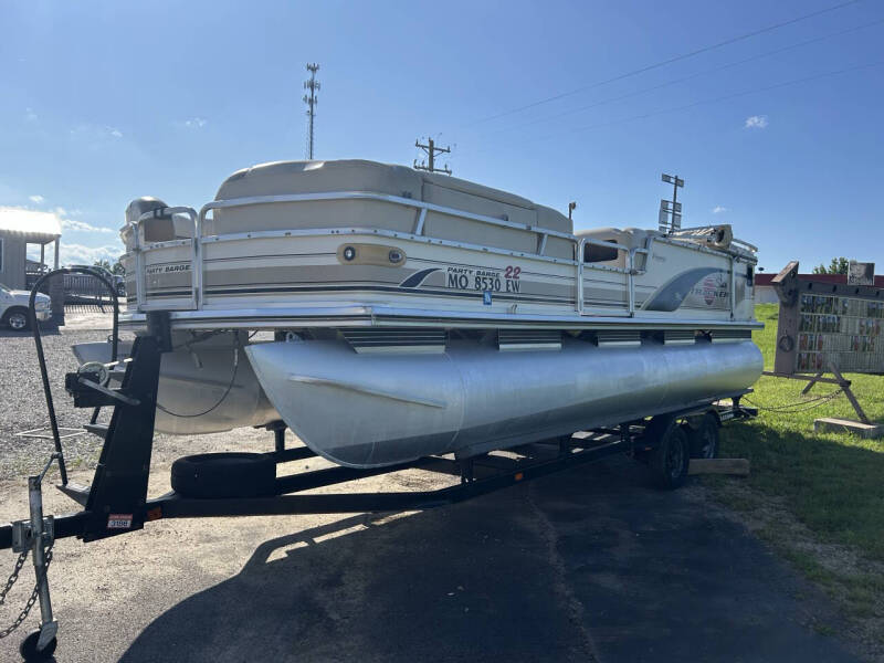 2000 Tracker PARTY BARGE 22