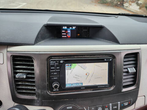 2013 Toyota Sienna XLE 8-Passenger