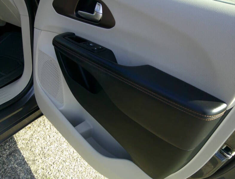 2017 Chrysler Pacifica LX