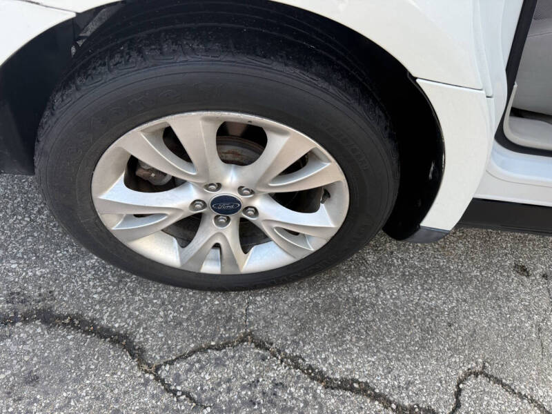 2011 Ford Taurus SEL