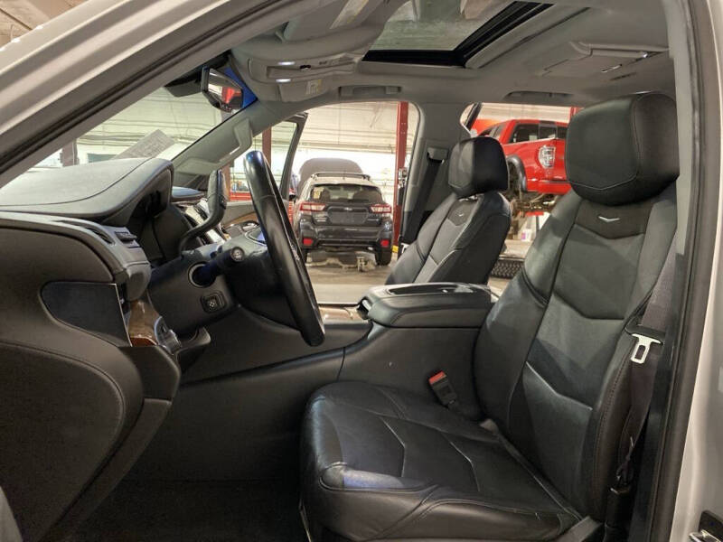 2016 Cadillac Escalade Luxury Collection