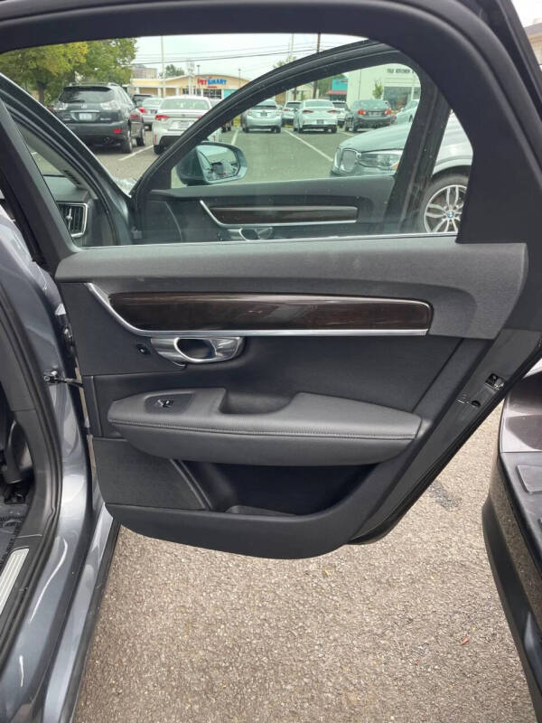 2017 Volvo S90 T5 Momentum