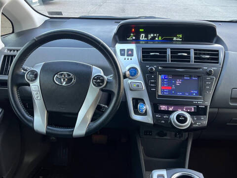 2013 Toyota Prius v Five