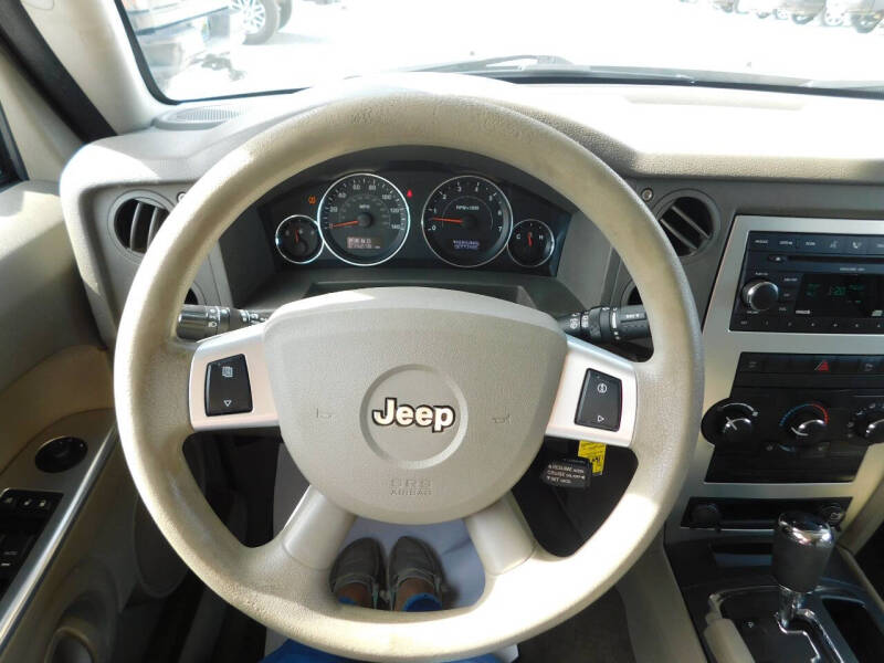 2008 Jeep Commander Sport photo 13