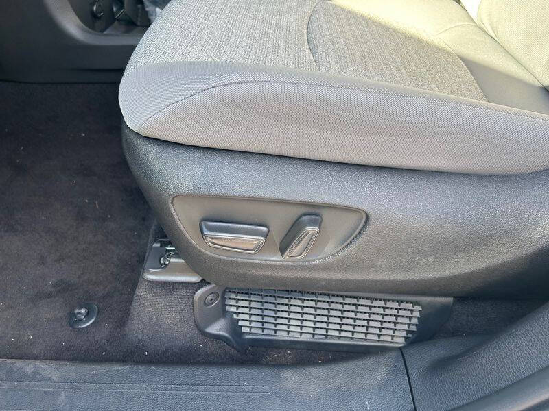 2025 Toyota Sienna LE 8-Passenger