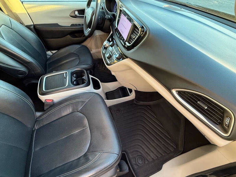 2022 Chrysler Pacifica Touring L