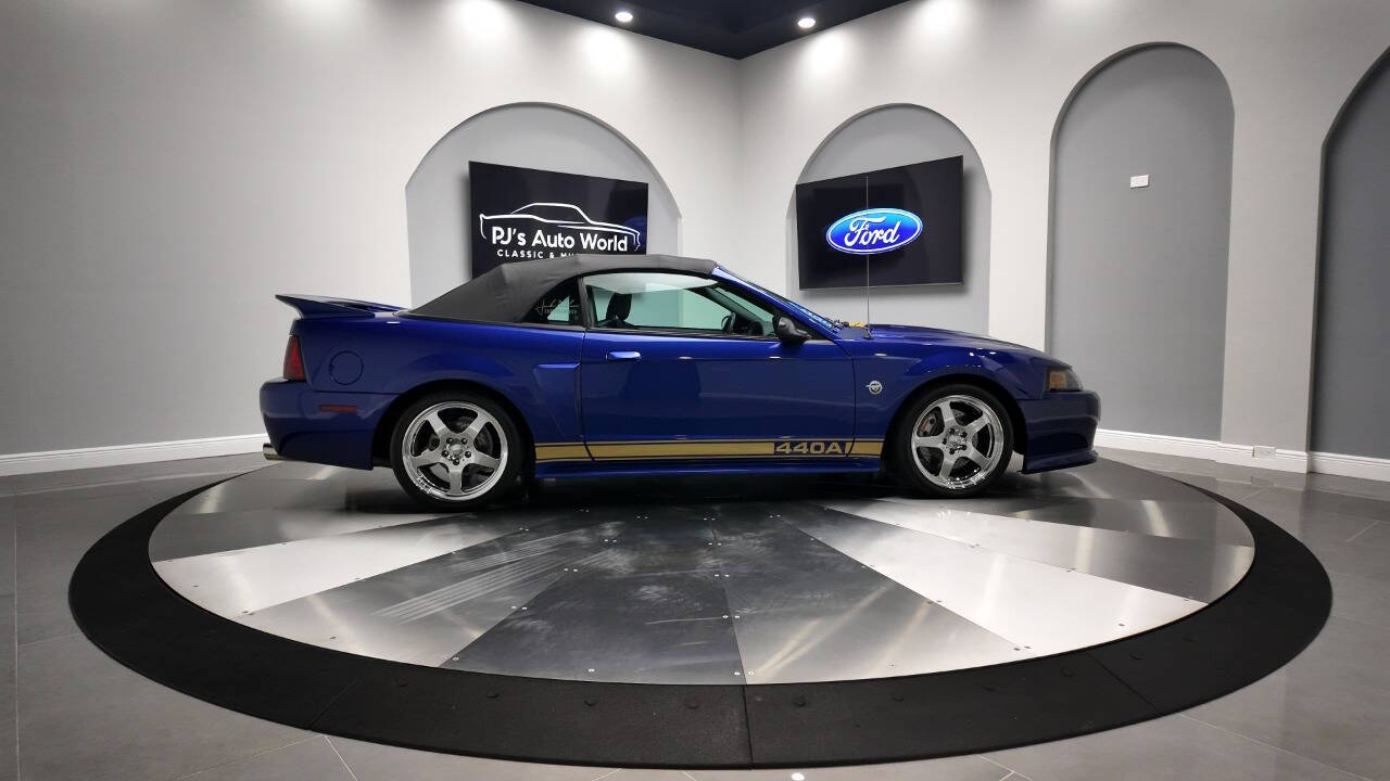 2004 Ford Mustang 33