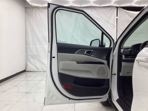 2023 Kia Carnival LX