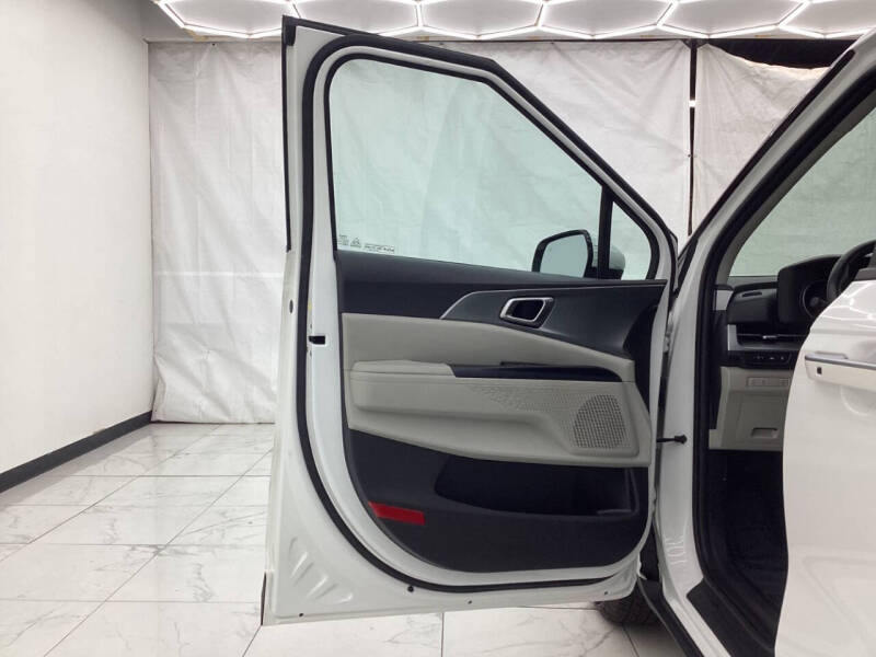 2023 Kia Carnival LX