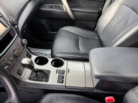 2013 Toyota Highlander SE