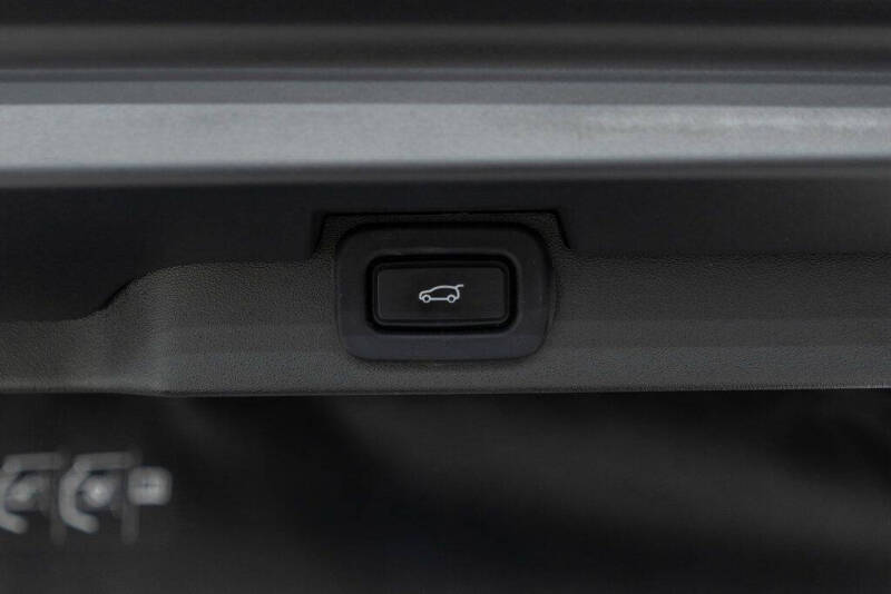 2023 Land Rover Discovery P300 S R-Dynamic