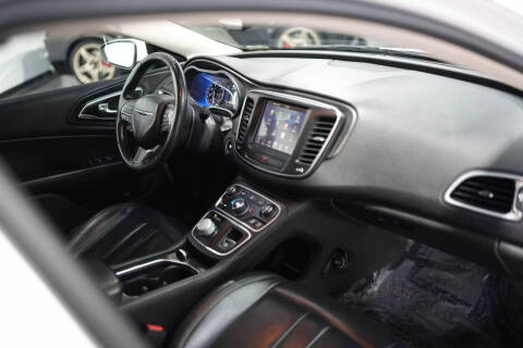 2017 Chrysler 200 Limited Platinum