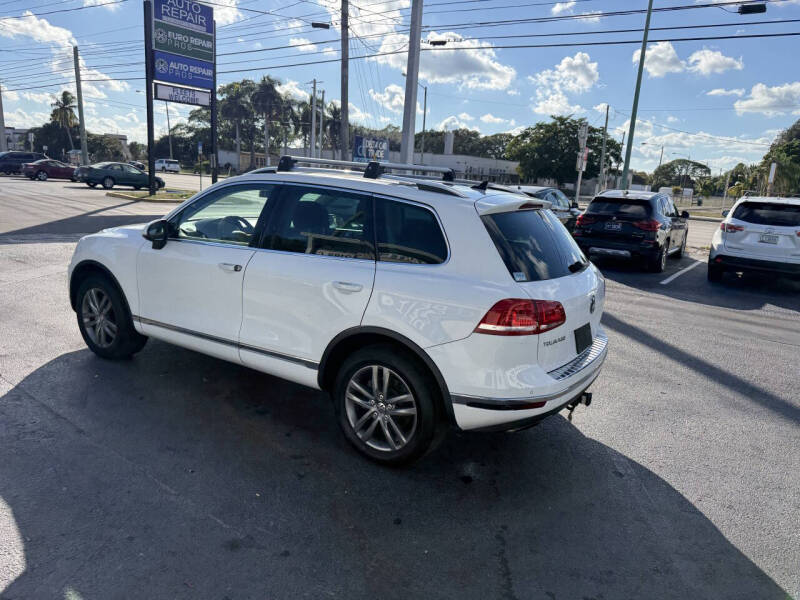 2016 Volkswagen Touareg VR6 Lux