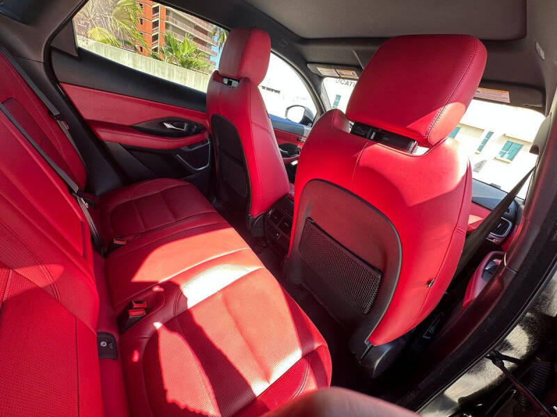 2019 Jaguar E-PACE P300 R-Dynamic SE