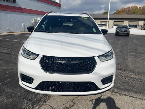 2026 Chrysler Pacifica Select