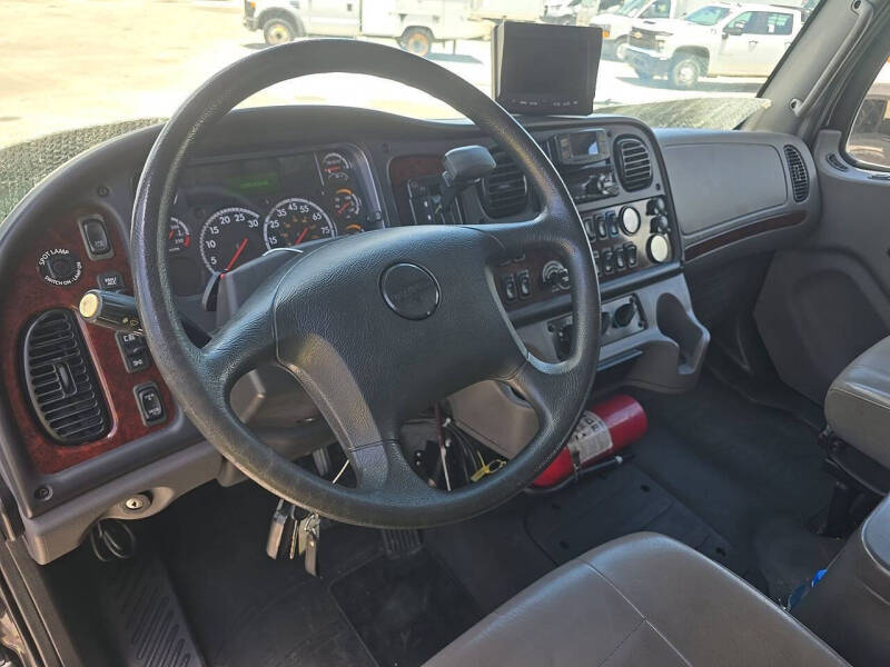 2019 Freightliner M2 106