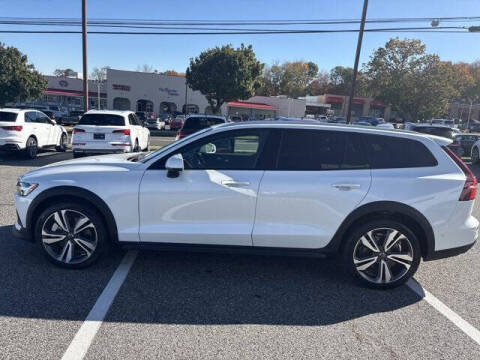 2025 Volvo V60 Cross Country B5 Plus