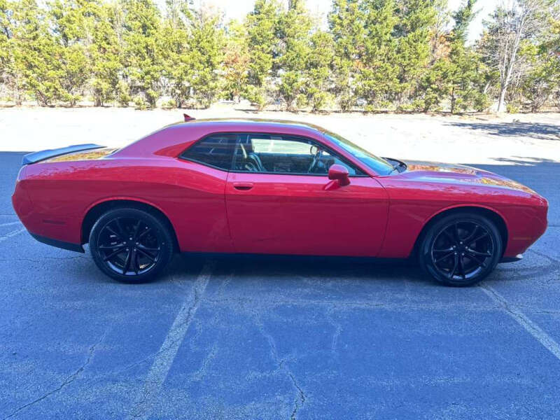 2016 Dodge Challenger SXT Plus