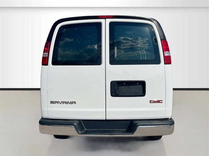 2022 GMC Savana 2500