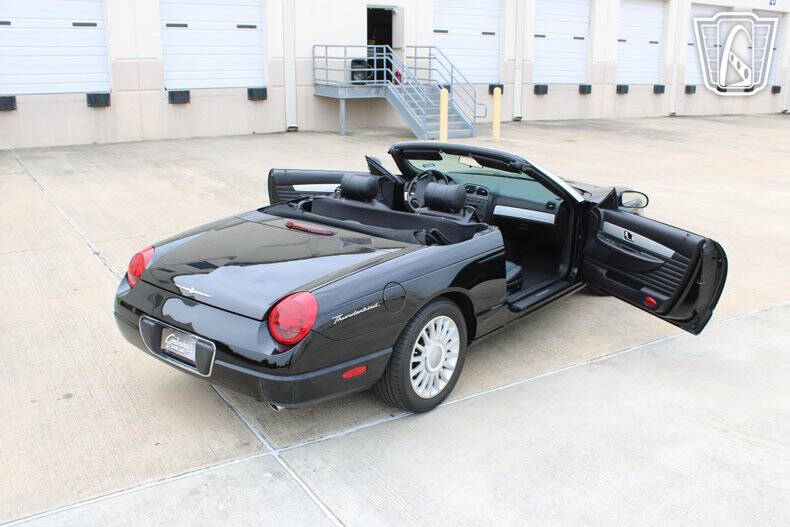 2004 Ford Thunderbird Deluxe