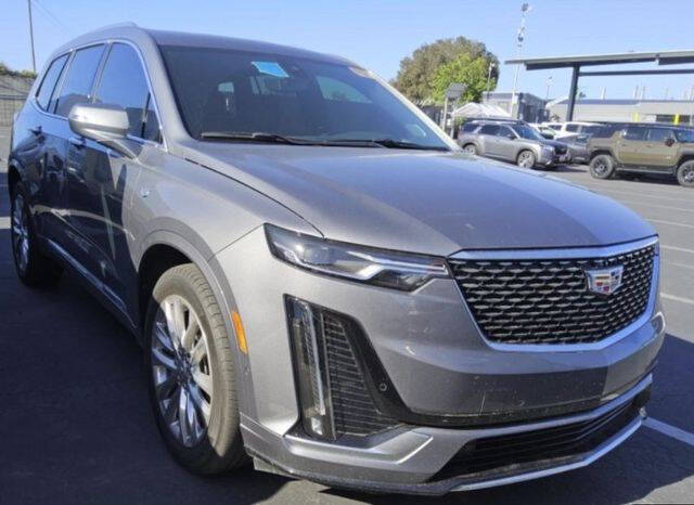 Used 2022 Cadillac XT6 Premium Luxury with VIN 1GYKPCRS2NZ140283 for sale in Bloomington, IL
