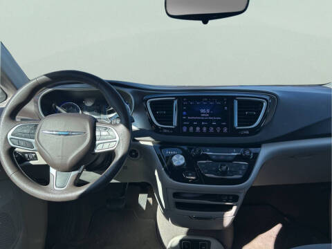 2017 Chrysler Pacifica Touring-L