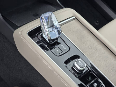 2025 Volvo XC90 B6 Core Bright Theme