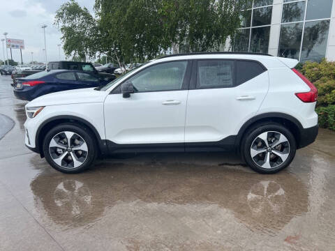 2026 Volvo XC40 B5 Core