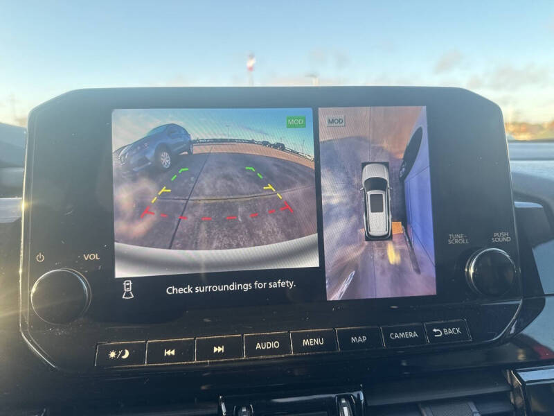 2022 Nissan Pathfinder SL