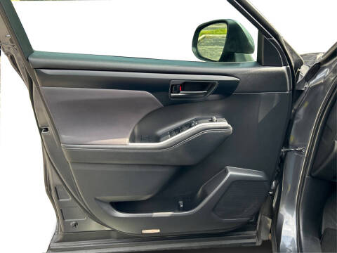 2021 Toyota Highlander LE