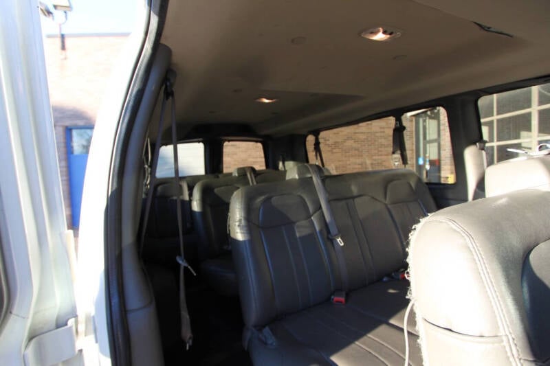 2020 GMC Savana Passenger LS photo 38