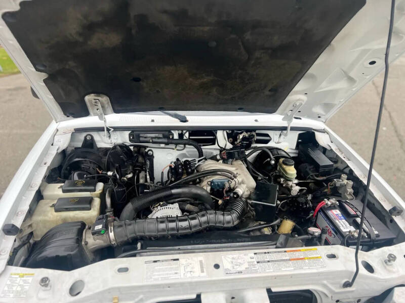 2000 Mazda B-Series B3000 SE