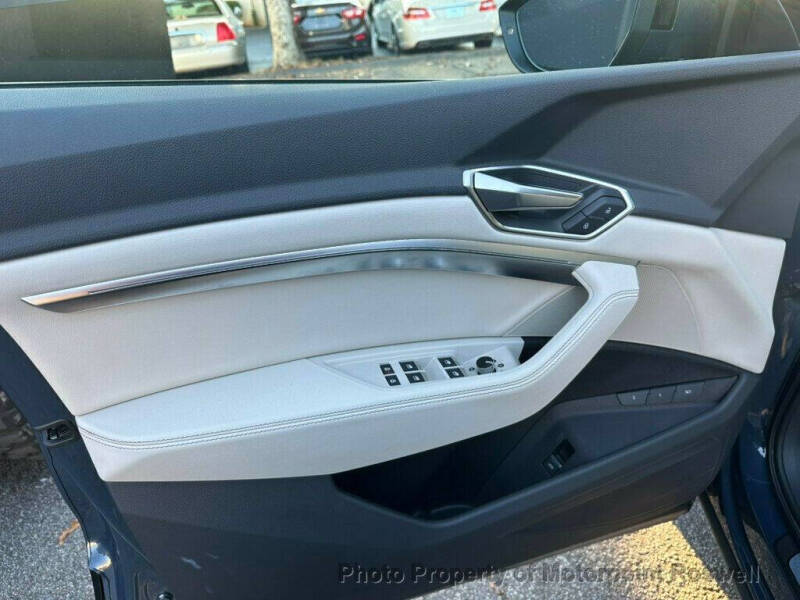 2024 Audi Q8 e-tron quattro Premium