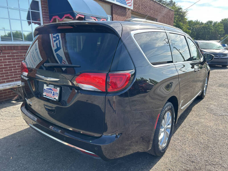 2017 Chrysler Pacifica Touring-L