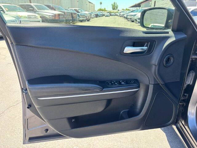 2017 Dodge Charger SE