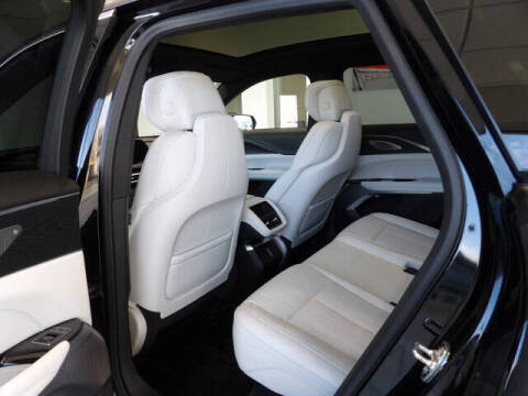 2024 Cadillac LYRIQ Luxury 2