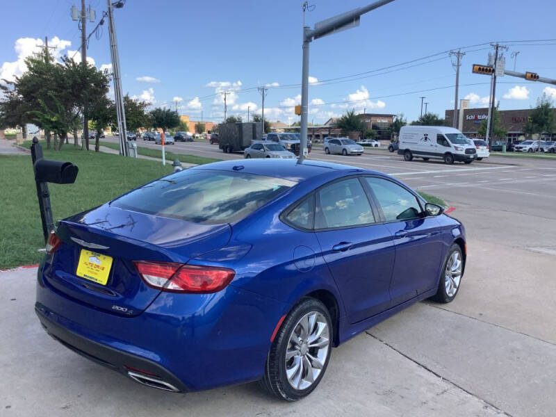 2015 Chrysler 200 S photo 12