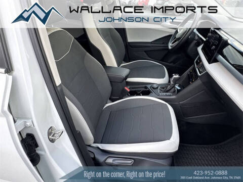 2025 Volkswagen Taos SE 4Motion