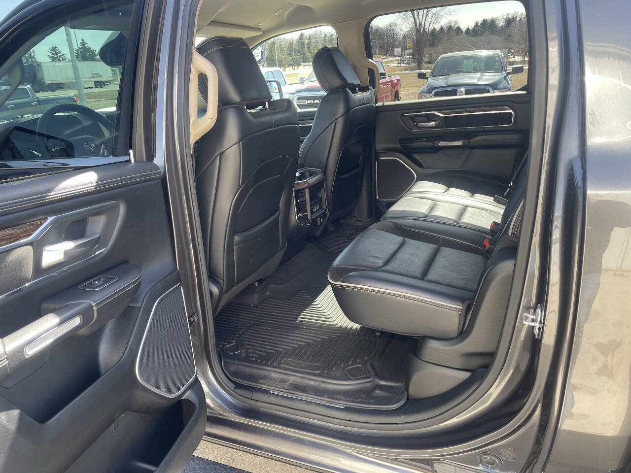 2019 Ram 1500 Laramie photo 5