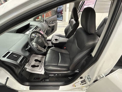 2016 Toyota Prius v Five