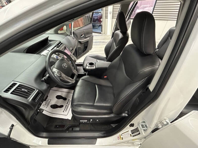 2016 Toyota Prius v Five