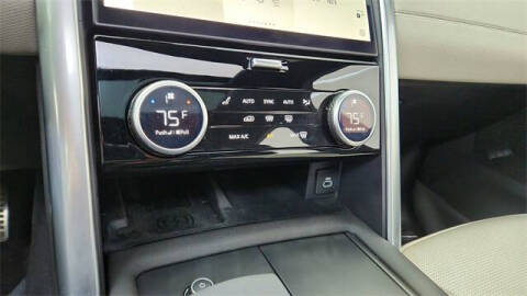 2024 Land Rover Discovery P300 Dynamic SE