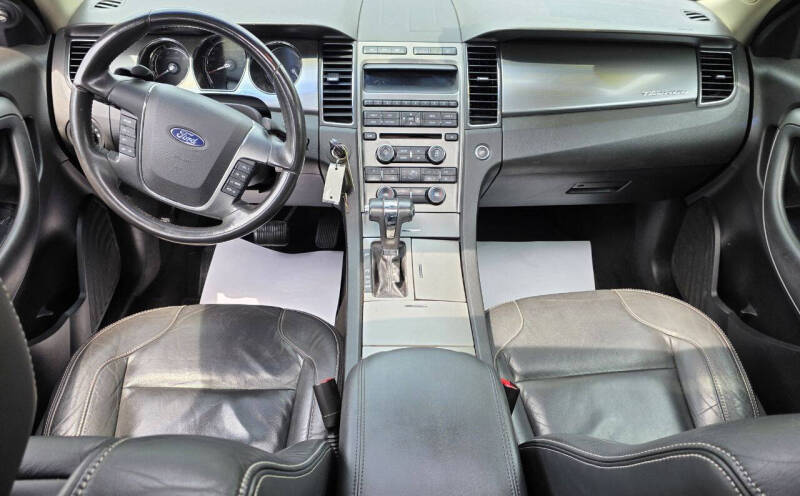 2011 Ford Taurus SEL