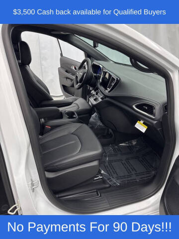 2026 Chrysler Pacifica Select