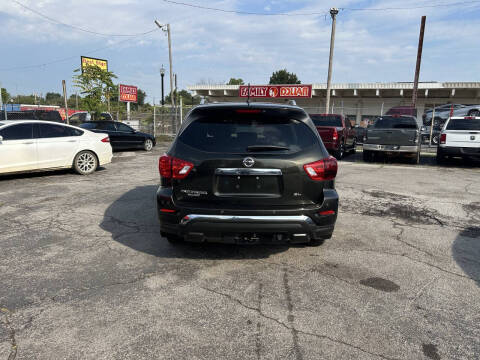 2017 Nissan Pathfinder SL