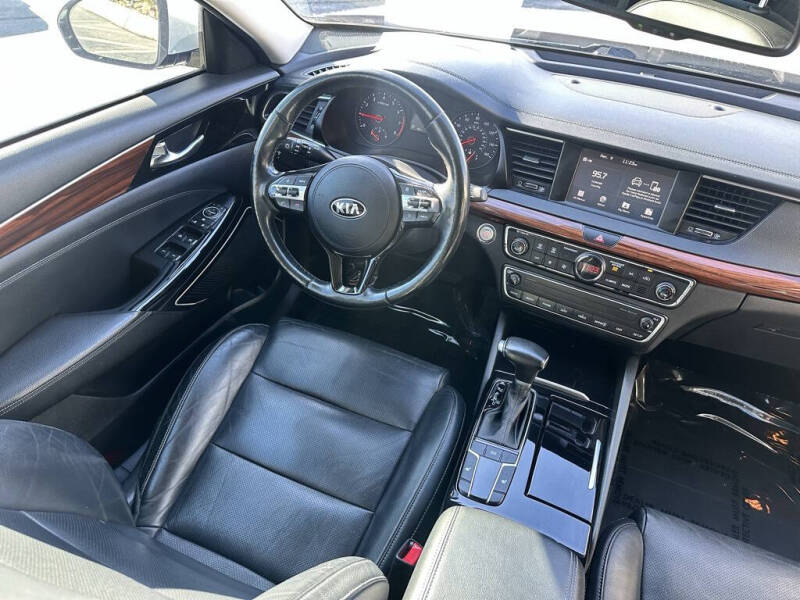 2017 Kia Cadenza Premium