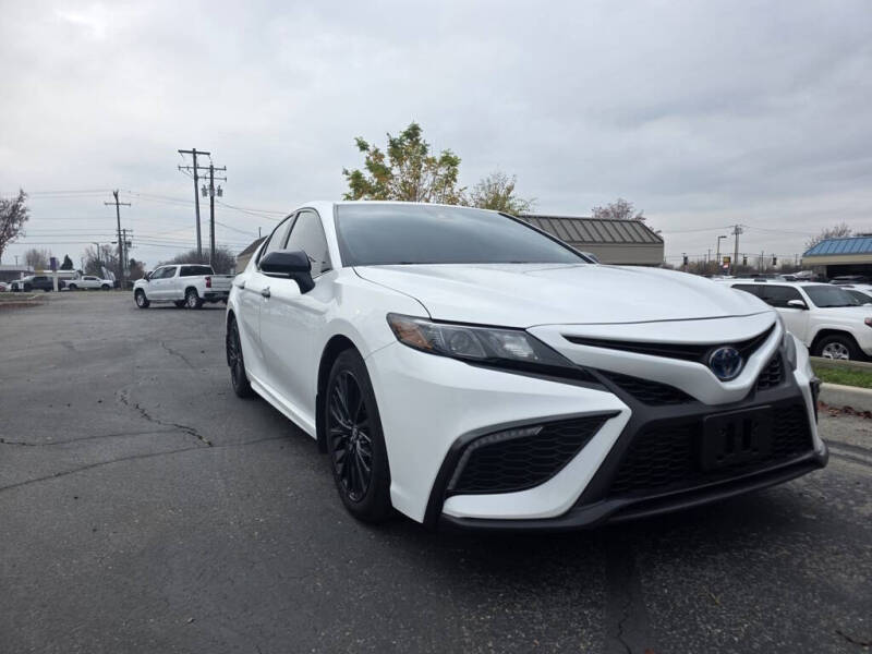 2022 Toyota Camry Hybrid SE