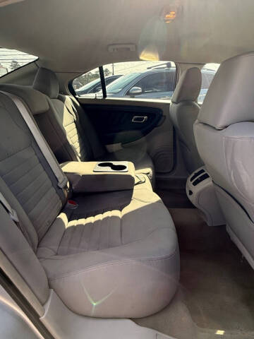 2012 Ford Taurus SE